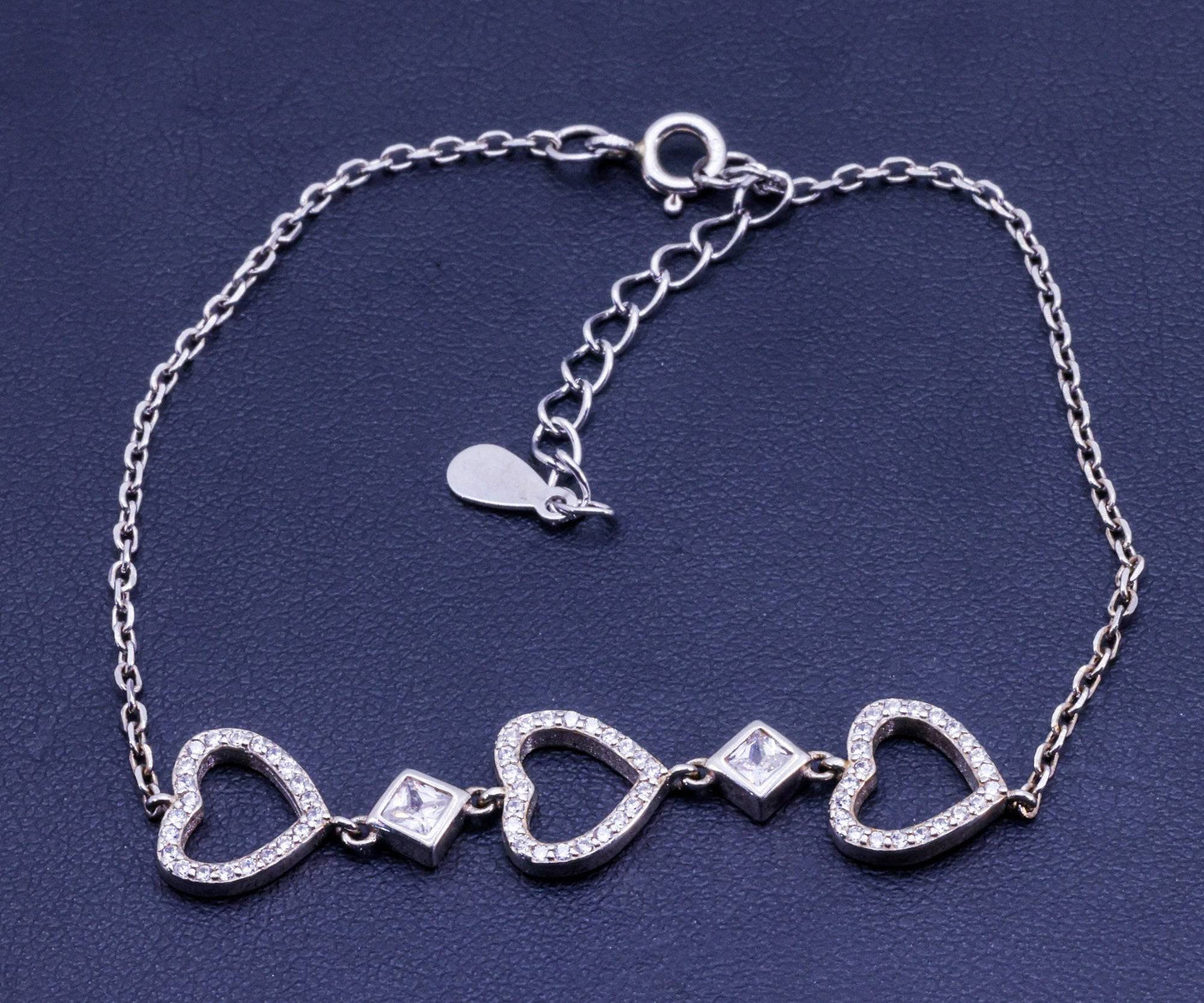 "Heartfelt Love: Sterling Silver Necklace - 3.5G for Women