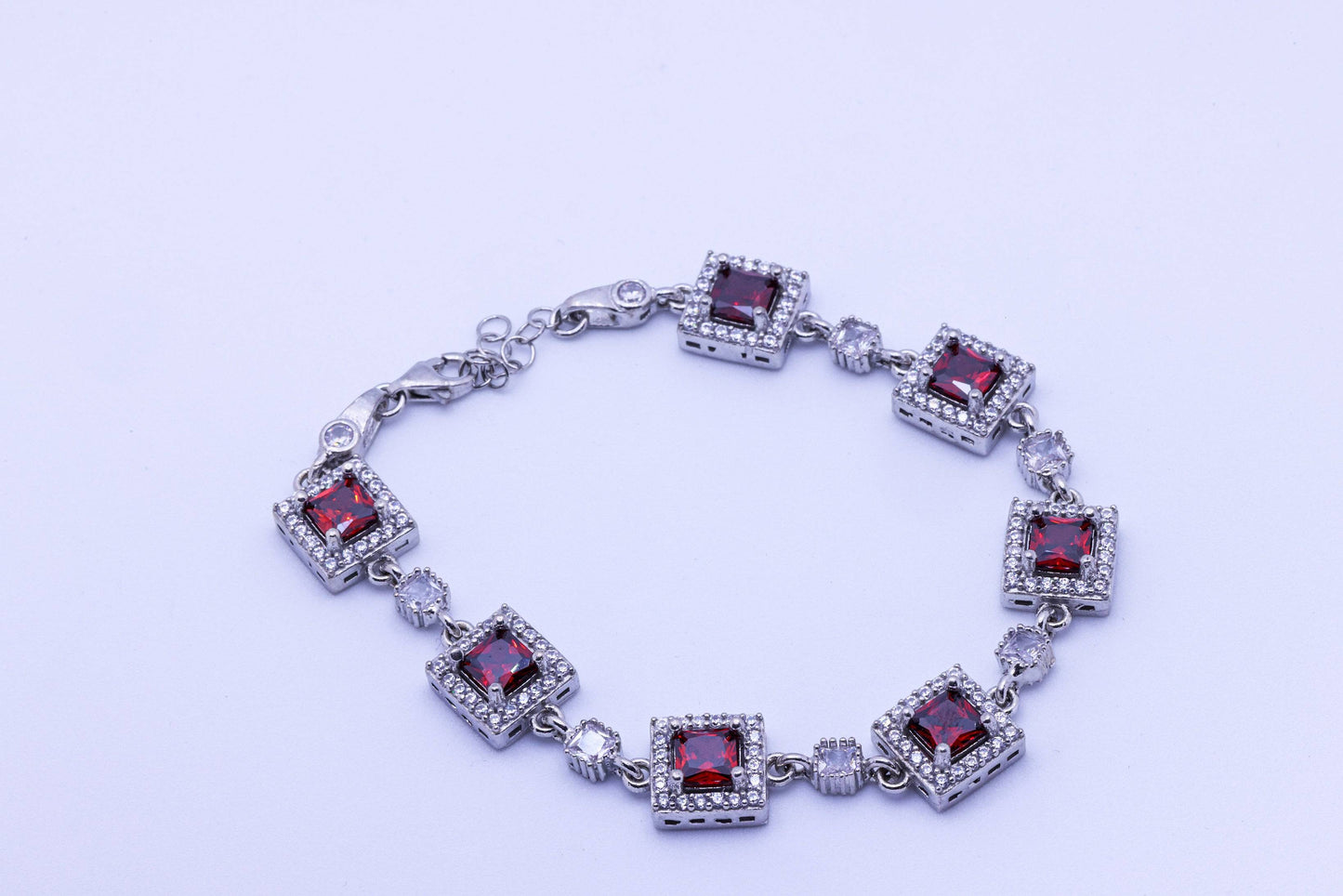 Exquisite Sterling Silver Fancy Stone Bracelet - Elegance and Glamour | 13.9g, 20cm
